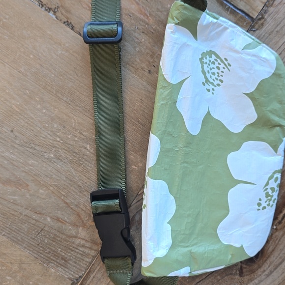 ALOHA Collection Pua Mini Hip Pack / Moss - Picture 5 of 8